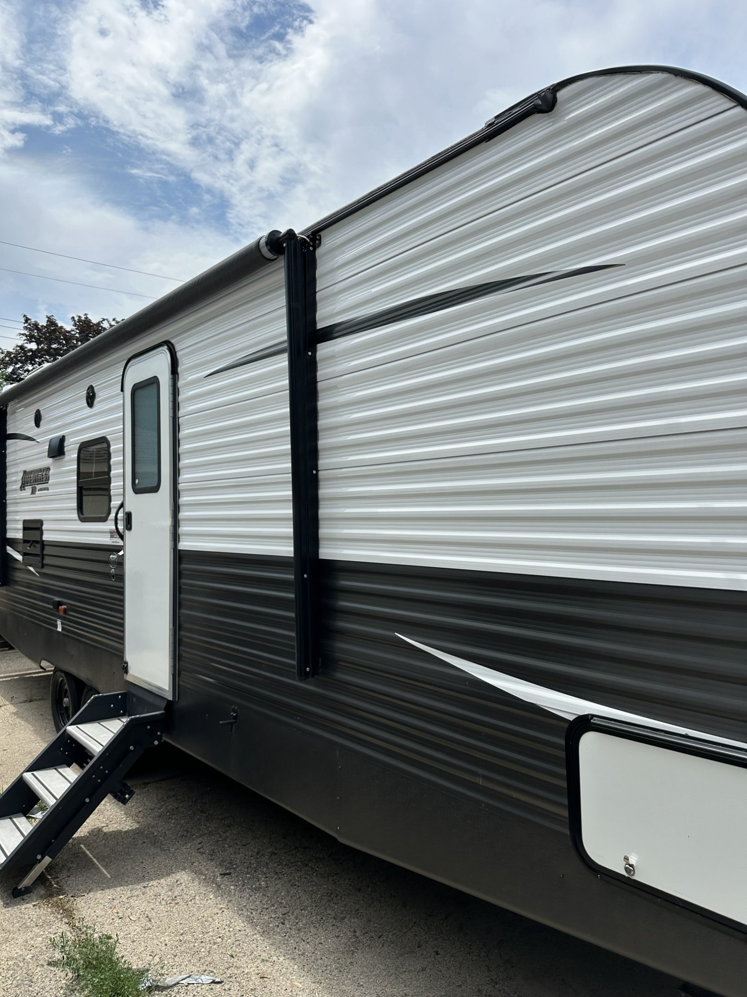 Prime Time Avenger ATI side view purchased by Straight Deal RV